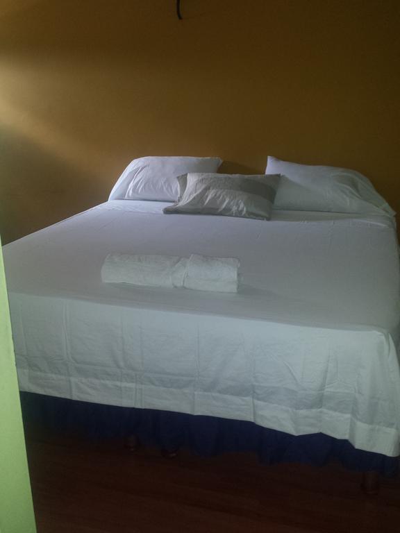 Impeccable Guest Rooms 2 Kingston Szoba fotó
